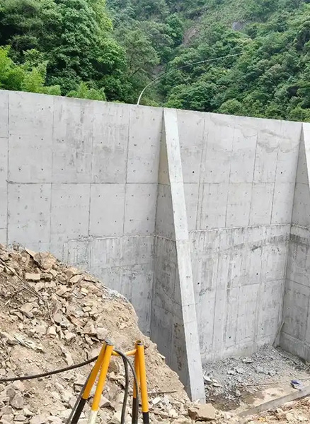 长治襄垣县重力式挡土墙
